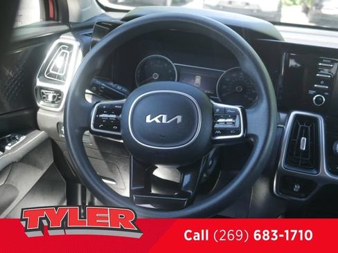 Used 2022 Kia Sorento LX AWD/4WD image 40