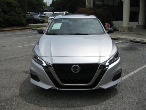 Used 2019 Nissan Altima 2.5 SR w/ SR Premium Package FWD image 2