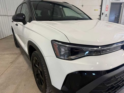 Used 2025 Volkswagen Taos SE image 10