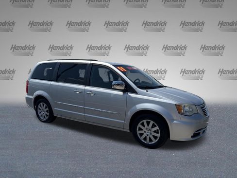 Used 2011 Chrysler Town & Country Touring-L w/ Entertainment Group #2 FWD image 2