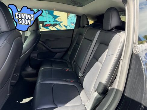 Used 2021 Tesla Model Y Long Range AWD/4WD image 14
