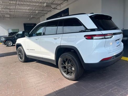 New 2025 Jeep Grand Cherokee Altitude image 6