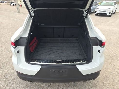 Used 2024 Porsche Cayenne S image 9