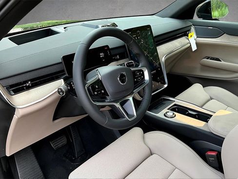 New 2025 Volvo EX90 Plus image 7
