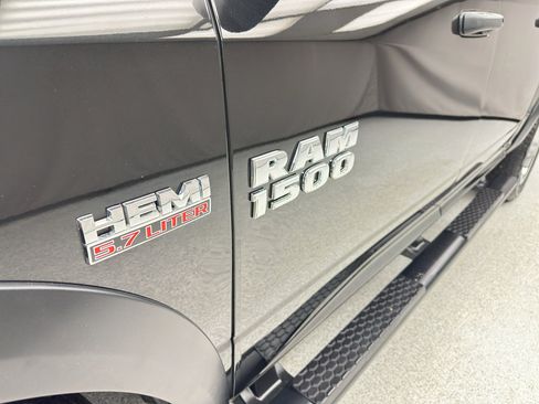 Used 2018 RAM 1500 Express w/ Express Value Package AWD/4WD image 9