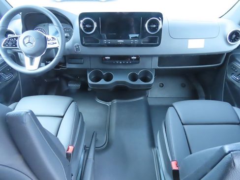 Used 2024 Mercedes-Benz Sprinter 2500 image 14