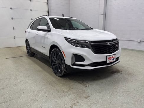 Used 2023 Chevrolet Equinox RS image 2