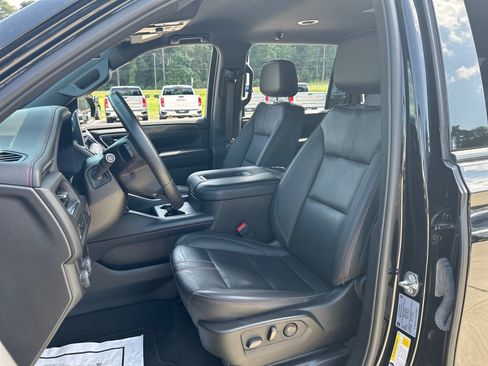 Used 2024 Chevrolet Suburban RST RWD image 18