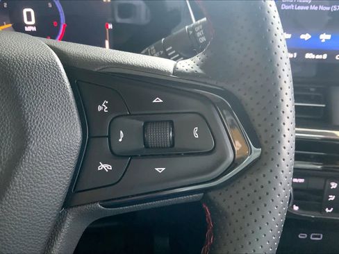 Used 2025 Chevrolet Trax RS w/ Driver Confidence Package FWD image 25