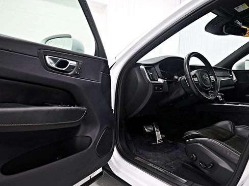 Used 2018 Volvo XC60 T6 R-Design w/ Vision Package AWD/4WD image 4