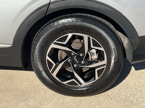 Used 2025 Kia Sportage LX image 8