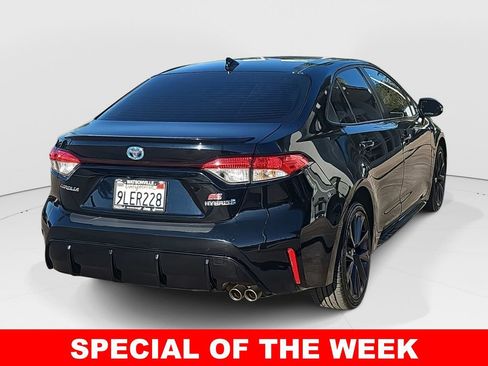 Used 2024 Toyota Corolla SE w/ Convenience Package image 3