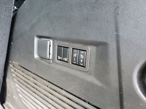 Used 2024 Chevrolet Tahoe LT w/ Luxury Package image 12