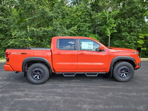 New 2025 Nissan Frontier PRO-4X w/ Pro Convenience Package image 2