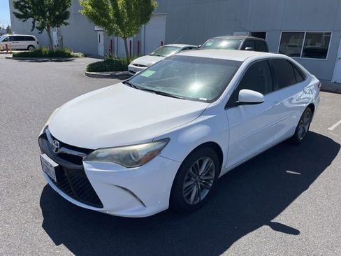 Used 2016 Toyota Camry SE FWD image 1