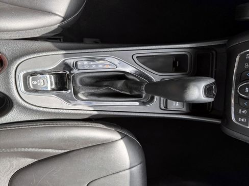 Used 2019 Jeep Cherokee Latitude Plus image 28