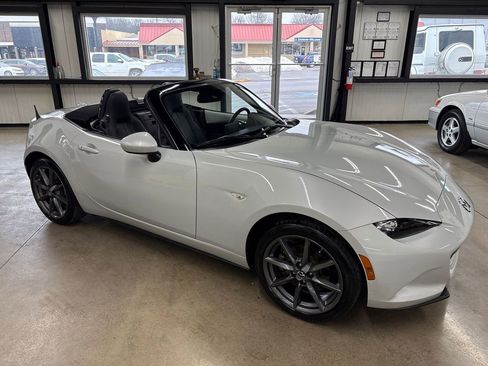 Used 2016 MAZDA MX-5 Miata Grand Touring image 25