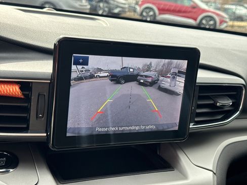 Used 2022 Ford Explorer XLT w/ Equipment Group 202A image 33