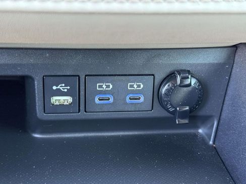 Used 2022 Toyota Highlander Limited image 8