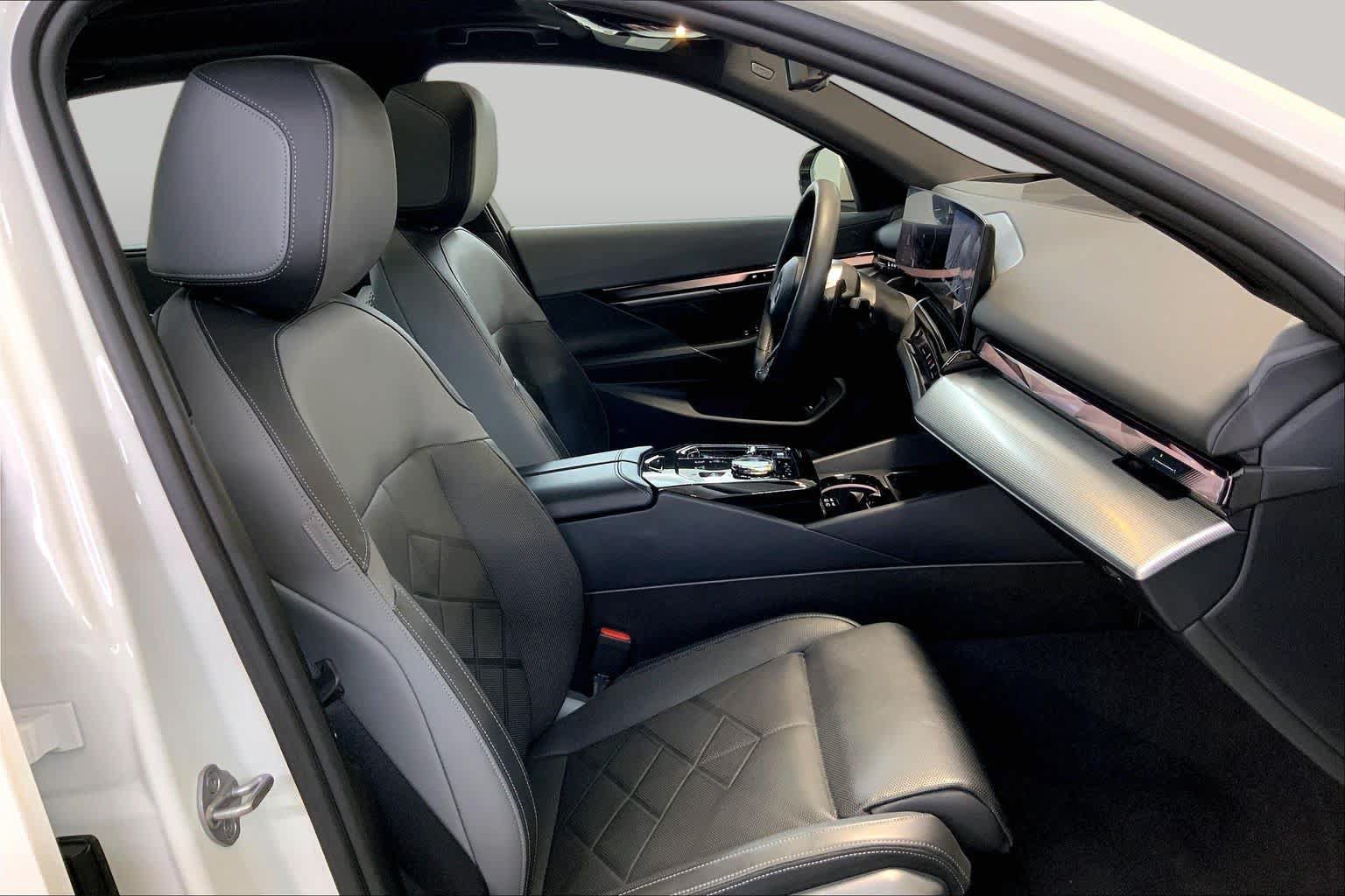 Used 2024 BMW 540i xDrive w/ Executive Package AWD/4WD image 8
