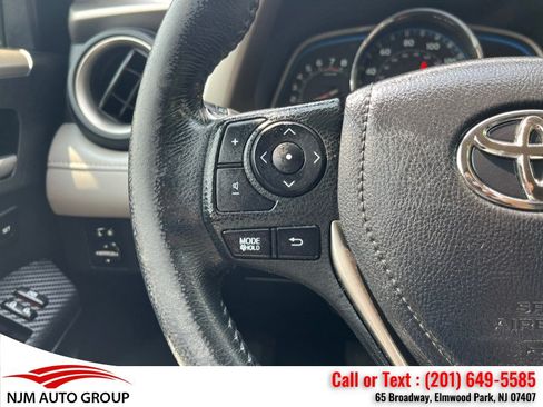 Used 2015 Toyota RAV4 Limited AWD/4WD image 25