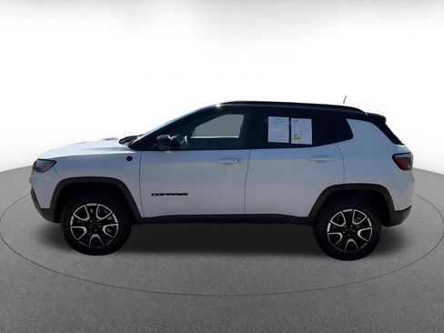 Used 2025 Jeep Compass Trailhawk AWD/4WD image 8