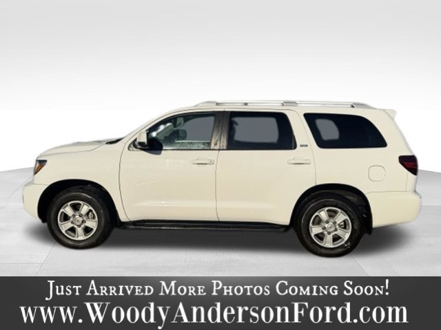 Used 2018 Toyota Sequoia SR5 w/ Carpet Cargo Mat Package AWD/4WD image 3