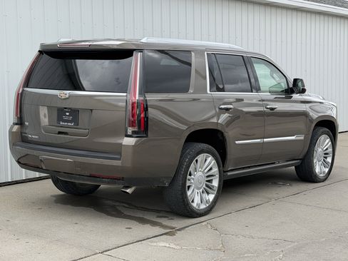 Used 2016 Cadillac Escalade Platinum AWD/4WD image 4