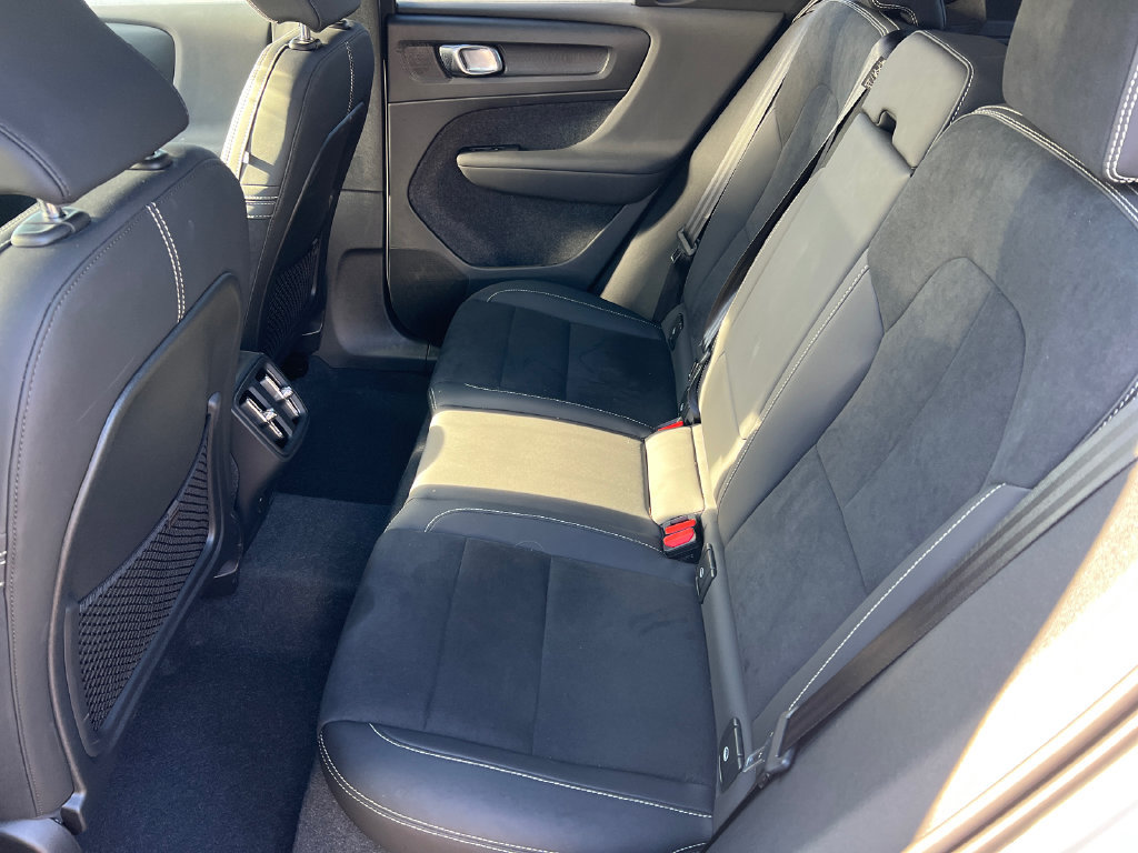 Used 2024 Volvo XC40 B5 Plus AWD/4WD image 6
