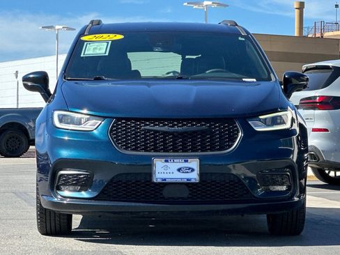 Used 2022 Chrysler Pacifica Touring-L w/ S Appearance Package image 8