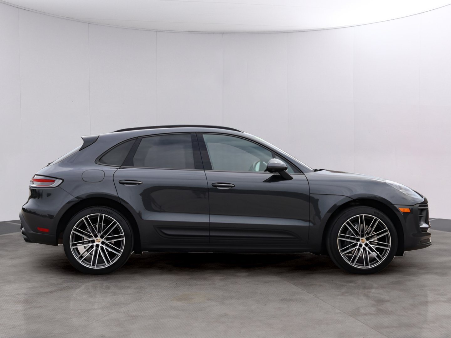 Certified 2024 Porsche Macan AWD/4WD image 9