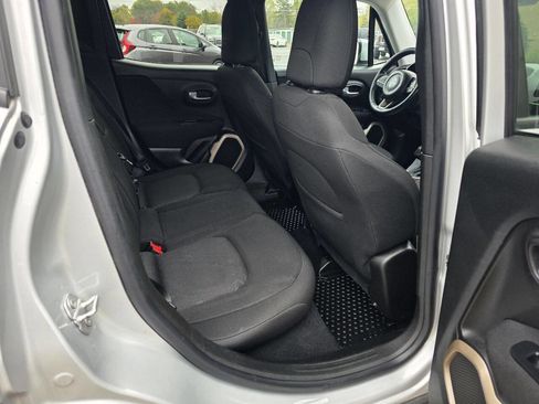 Used 2017 Jeep Renegade Latitude w/ Cold Weather Group image 12