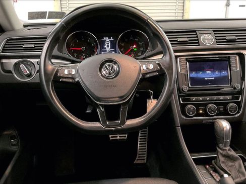 Used 2017 Volkswagen Passat 1.8T R-Line image 5