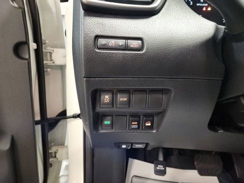 Used 2016 Nissan Rogue SV AWD/4WD image 19