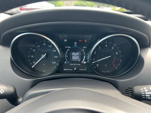 Used 2018 Jaguar XE Premium AWD/4WD image 40