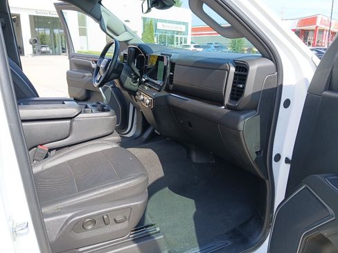 Used 2025 GMC Sierra 1500 SLT AWD/4WD image 29