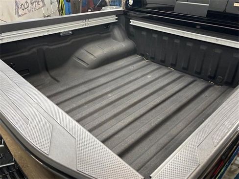 Used 2024 Nissan Frontier SL w/ Technology Package image 11