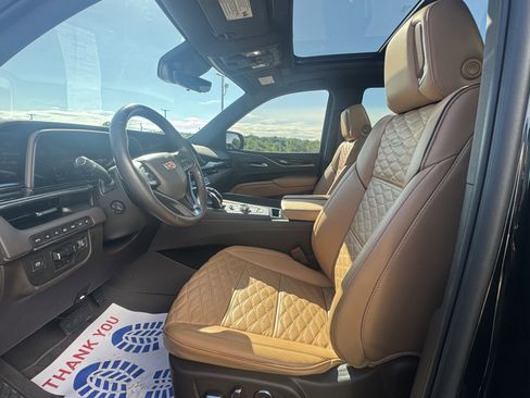 Used 2023 Cadillac Escalade Sport w/ LPO, ONYX Package AWD/4WD image 17