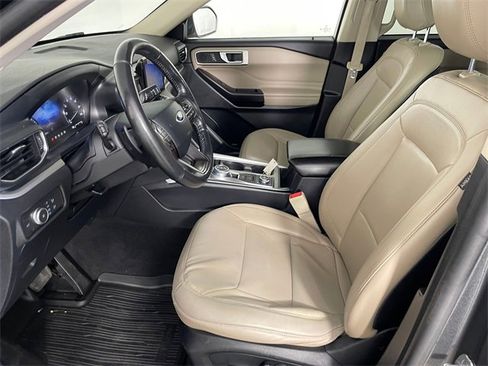 Used 2020 Ford Explorer XLT w/ Equipment Group 202A image 2