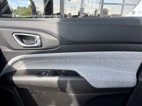 Used 2022 Jeep Compass Latitude w/ Sun and Sound Group AWD/4WD image 19