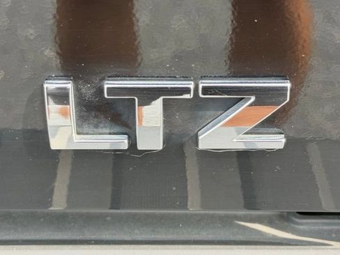 Used 2017 Chevrolet Silverado 1500 LTZ Z71 w/ LTZ Plus Package AWD/4WD image 19