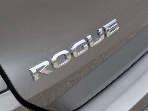Used 2019 Nissan Rogue SV image 10