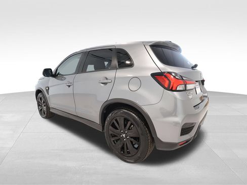 Used 2025 Mitsubishi Outlander Sport LE AWD/4WD image 2