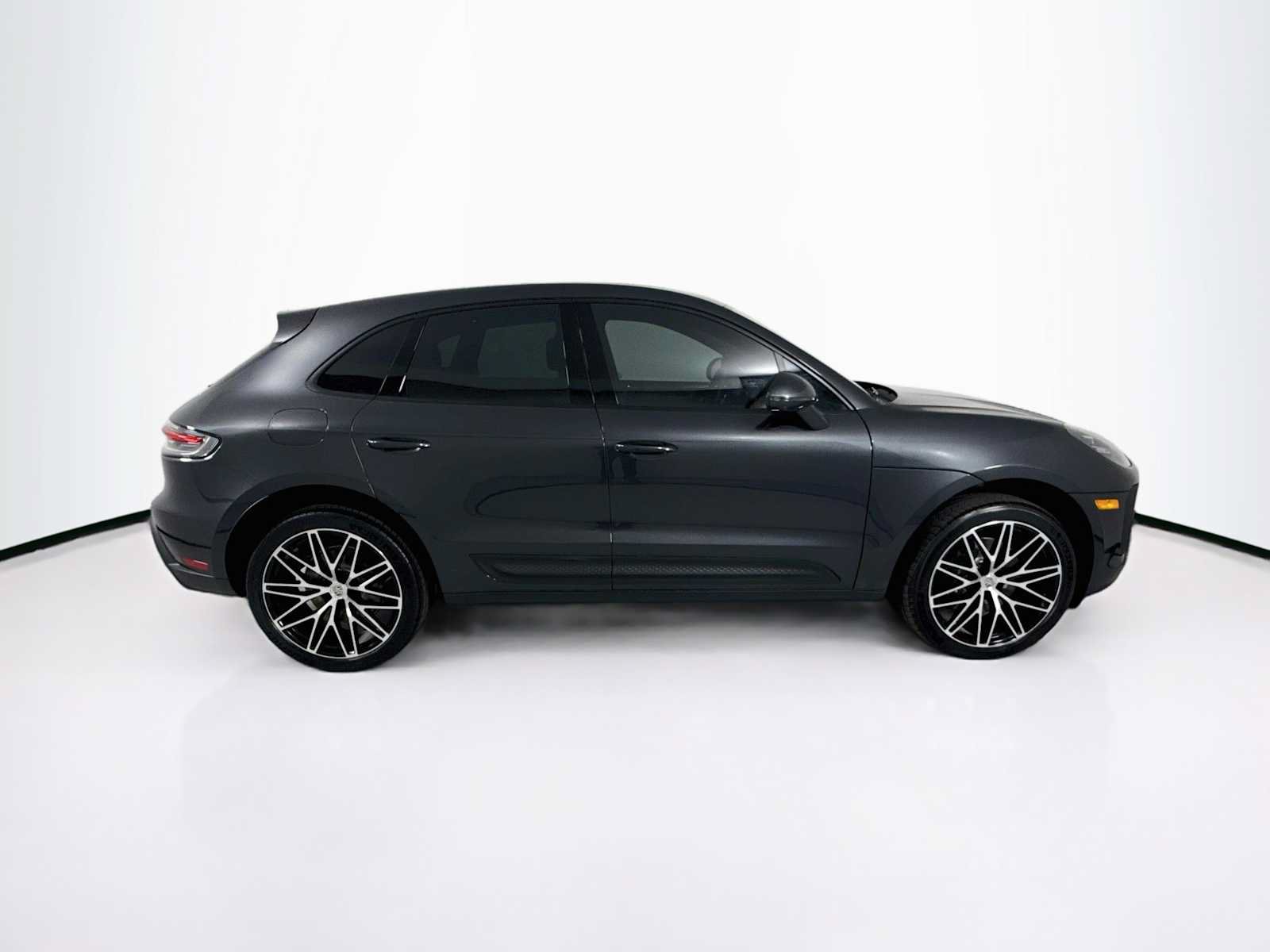 Used 2026 Porsche Macan AWD/4WD image 8