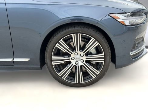Used 2025 Volvo S90 B6 Ultra image 12