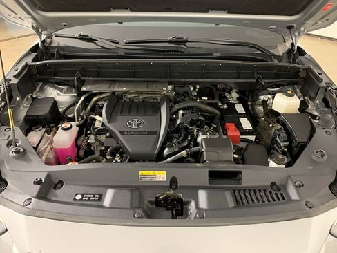 Used 2024 Toyota Highlander LE image 45