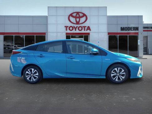 Used 2017 Toyota Prius Prime Advanced FWD image 7