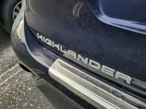 Used 2023 Toyota Highlander XLE image 11