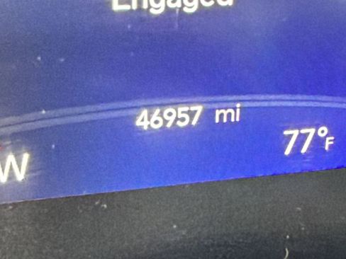 Used 2024 Chrysler Pacifica Touring-L FWD image 18