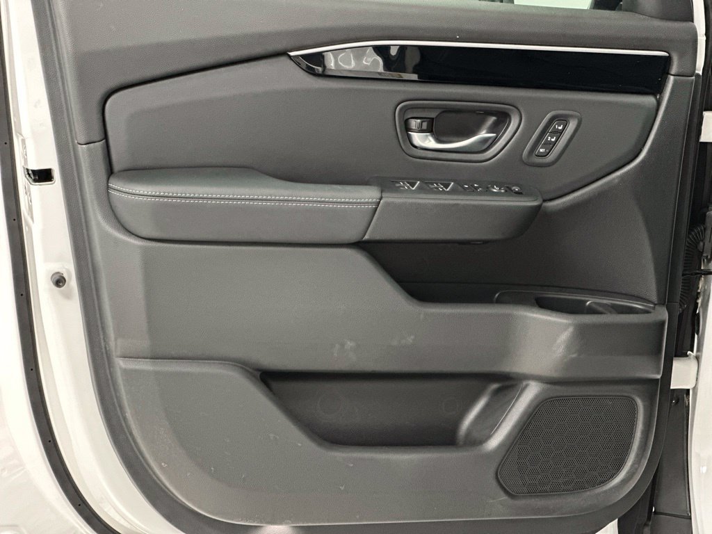 Used 2025 Honda Pilot Touring image 16